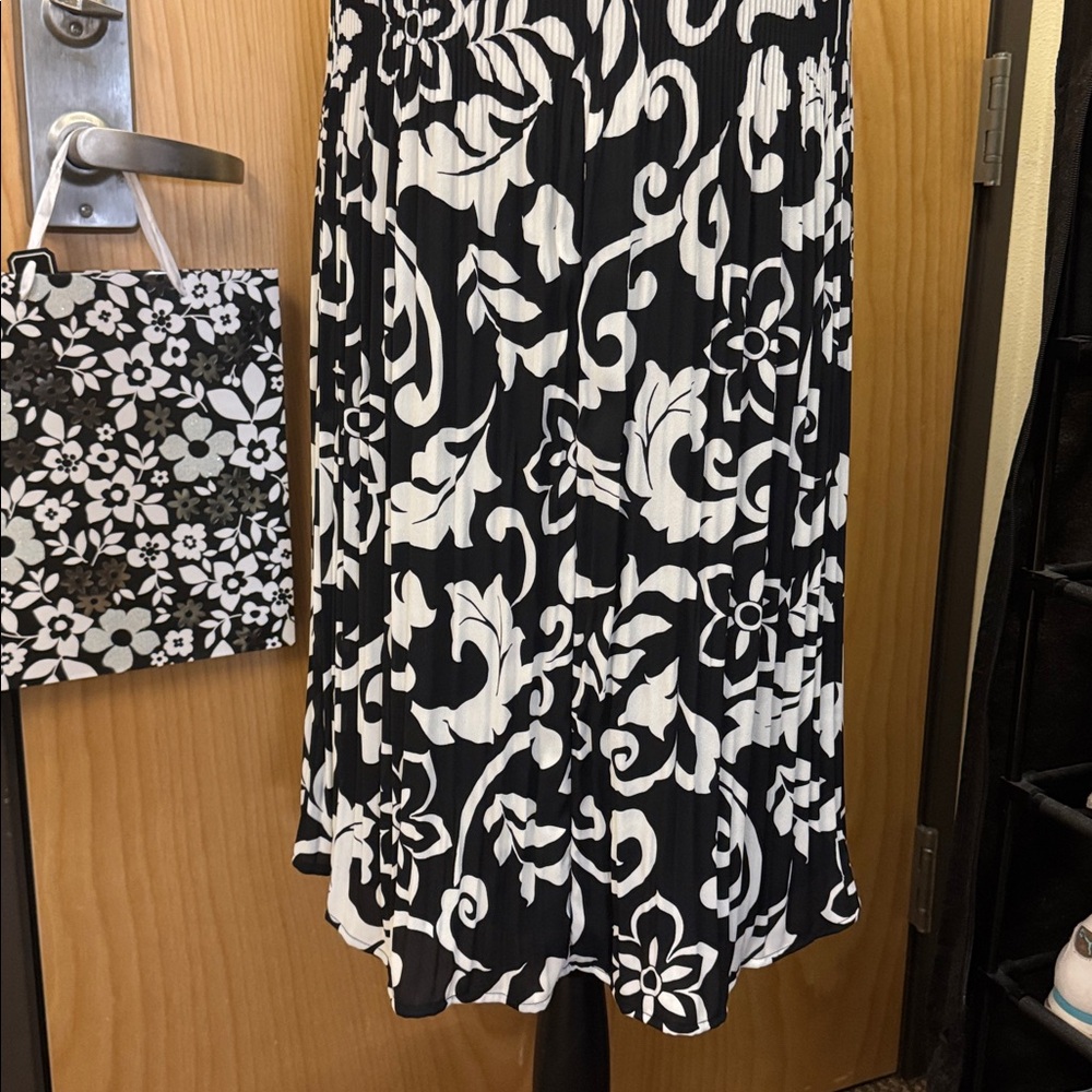 CHICO’S BLACK LABEL flawless midi floral, boho design dress. Size Women’s 4. - Picture 9 of 15